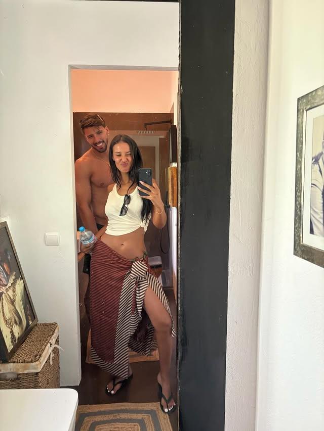 云开体育-女大三抱金砖，鲁本-迪亚斯和女友一同在葡萄牙度过假期